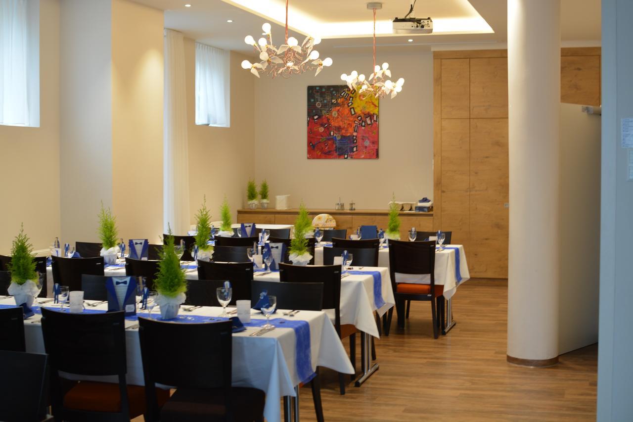 Hotel Goll Pforzheim-Niefern Екстериор снимка